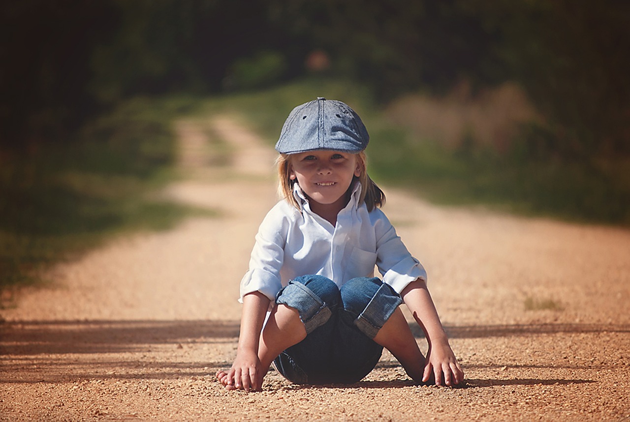 boy, sitting, happy-746520.jpg